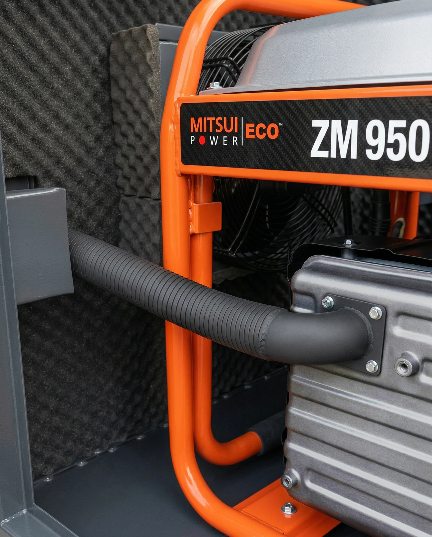 Бензиновый электрогенератор MITSUI ZM 9500 EA в супертихом шумозащитном кожухе, 7,5 кВт, с зимним пакетом. — фото